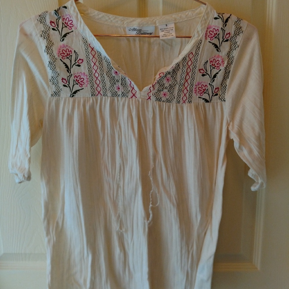 100% cotton Allison Brittney embroidered top sz S